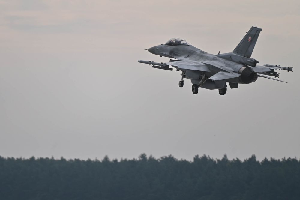 Ba Lan sẵn sàng tham gia huấn luyện F-16 cho phi công Ukraine